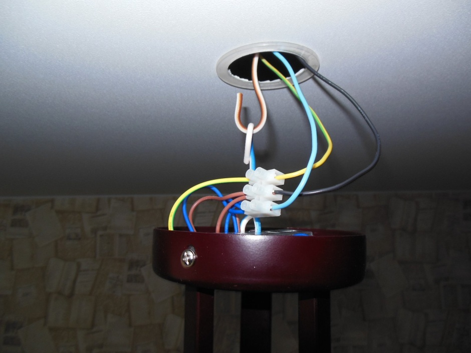 установка новой люстры